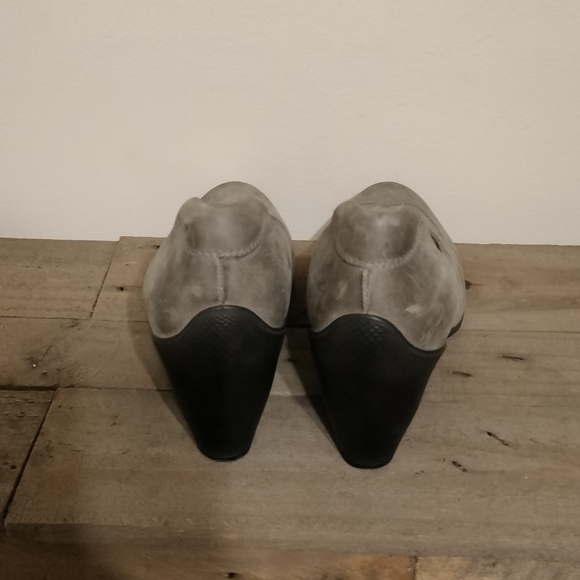 Grey suede Ecco pumps Size 10 - Picture 3 of 4